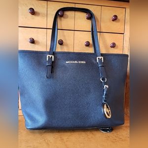 Michael Kors medium tote in black